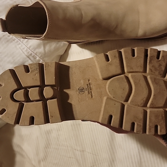 Boots - Picture 3 of 3